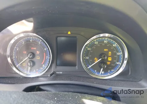 2018 Toyota Corolla Le z USA, uszkodzony, nr VIN 5YFBURHEXJP828369